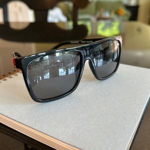 QUAY Front Runner Polarized Sunglasses (PLUS CLEANING SET)